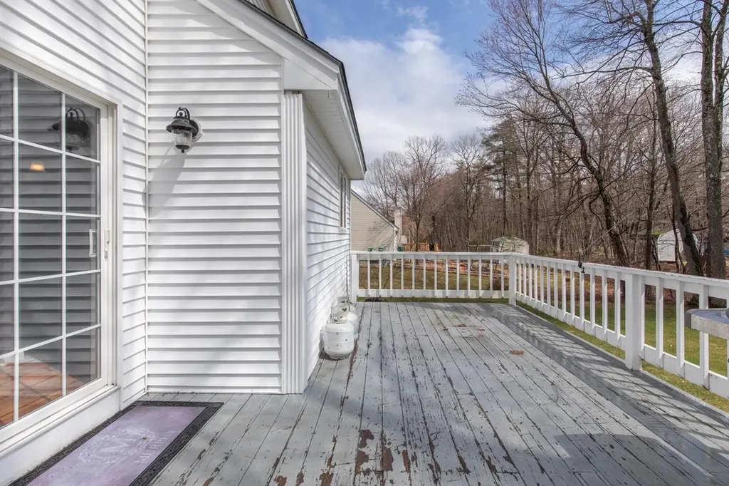 11 Drew Woods Drive Derry NH 03038