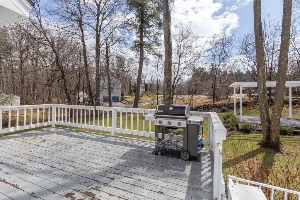 11 Drew Woods Drive Derry NH 03038