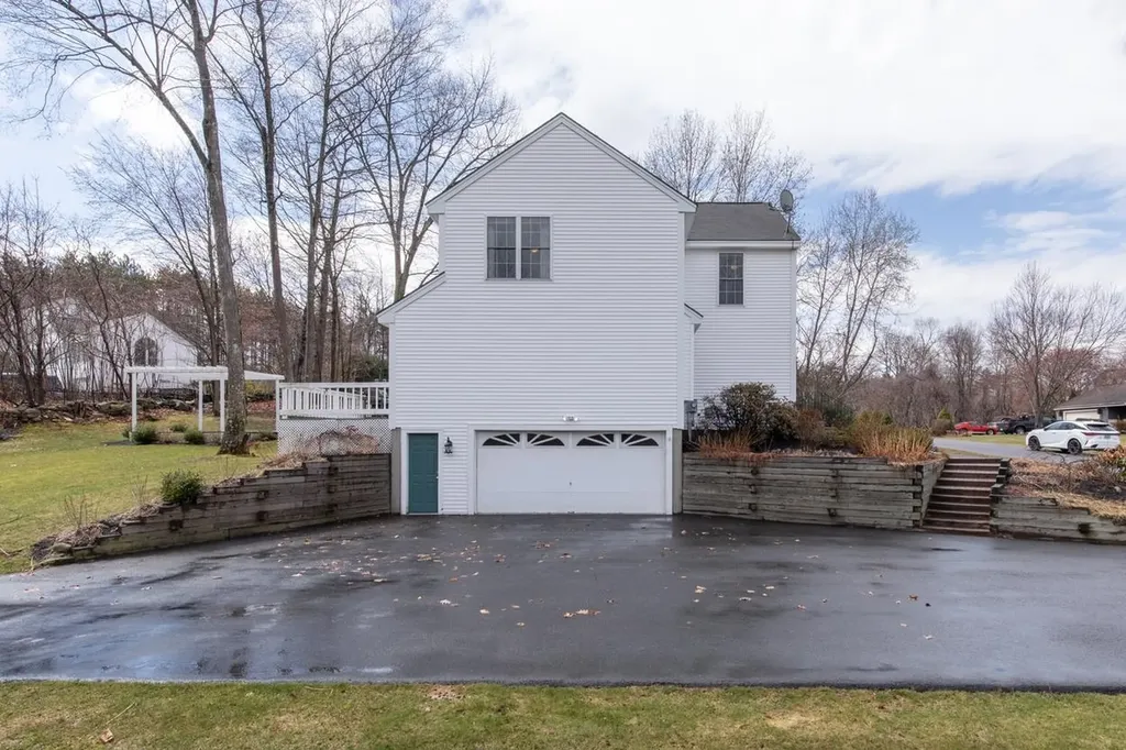 11 Drew Woods Drive Derry NH 03038