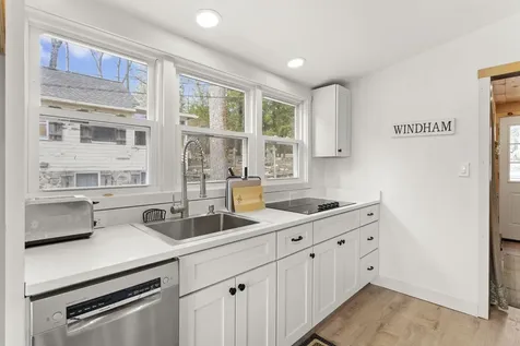 12 2nd Street Windham NH 03087