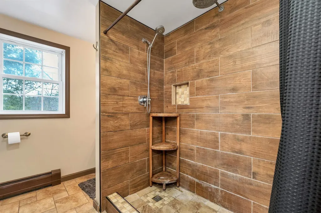 77 Kent Locke Circle Alton NH 03809