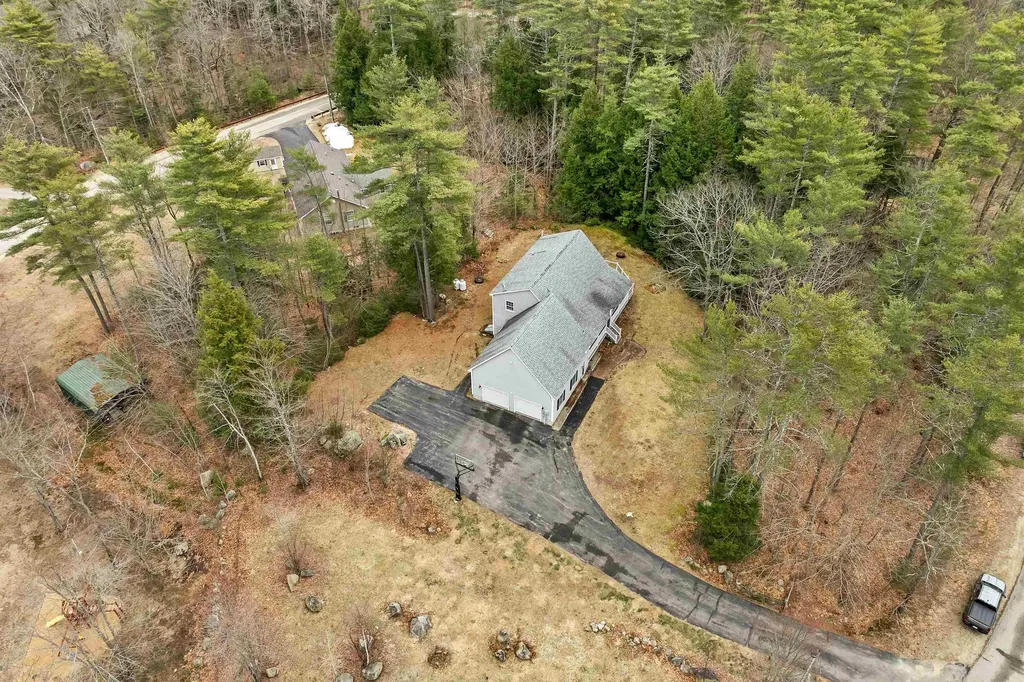 77 Kent Locke Circle Alton NH 03809