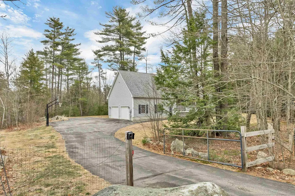 77 Kent Locke Circle Alton NH 03809