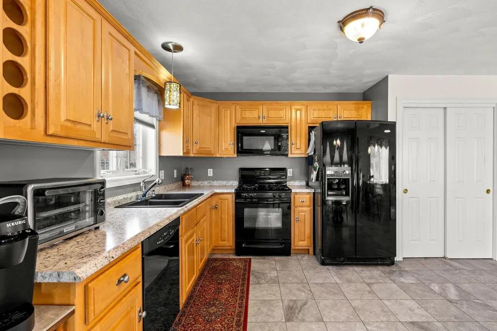 27 Ash Drive Kingston NH 03848