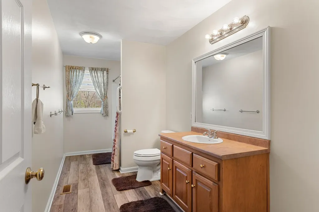 27 Ash Drive Kingston NH 03848