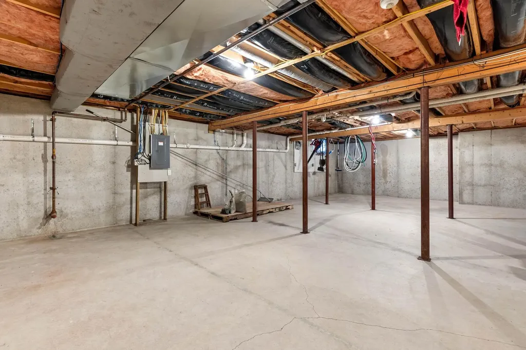 27 Ash Drive Kingston NH 03848