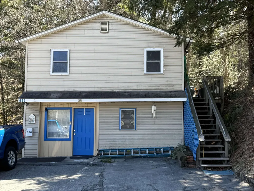 688 North Main Street Hartford VT 05001