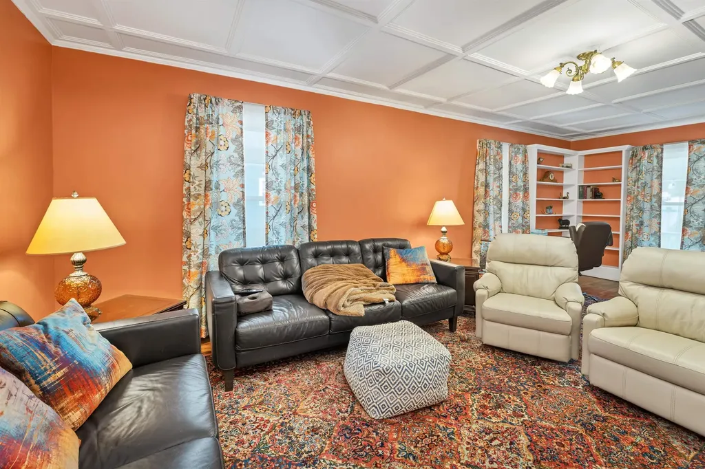 124 Pleasant Street Littleton NH 03561