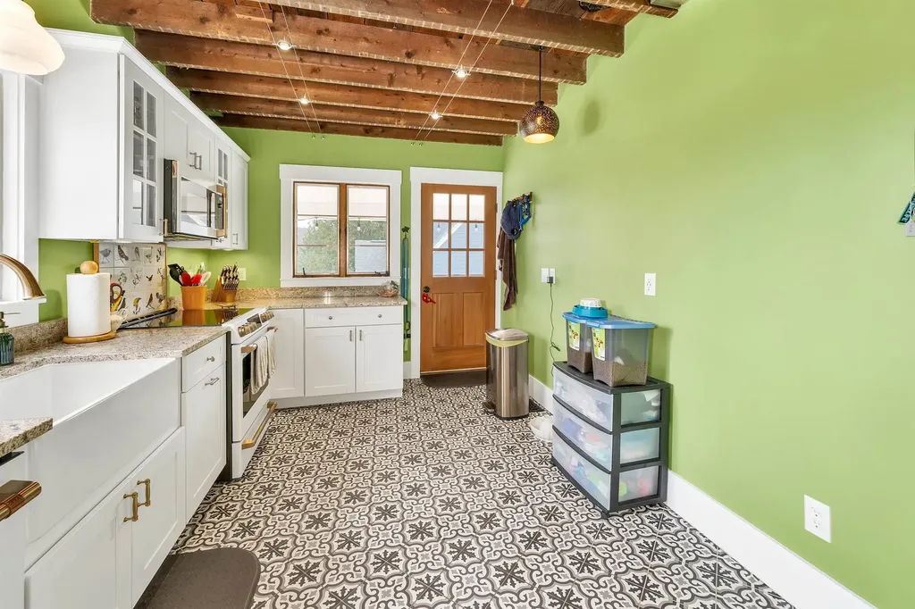 124 Pleasant Street Littleton NH 03561