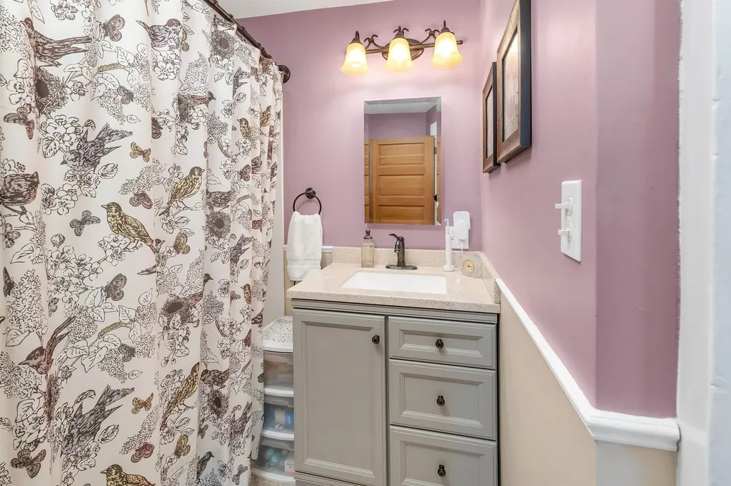 124 Pleasant Street Littleton NH 03561