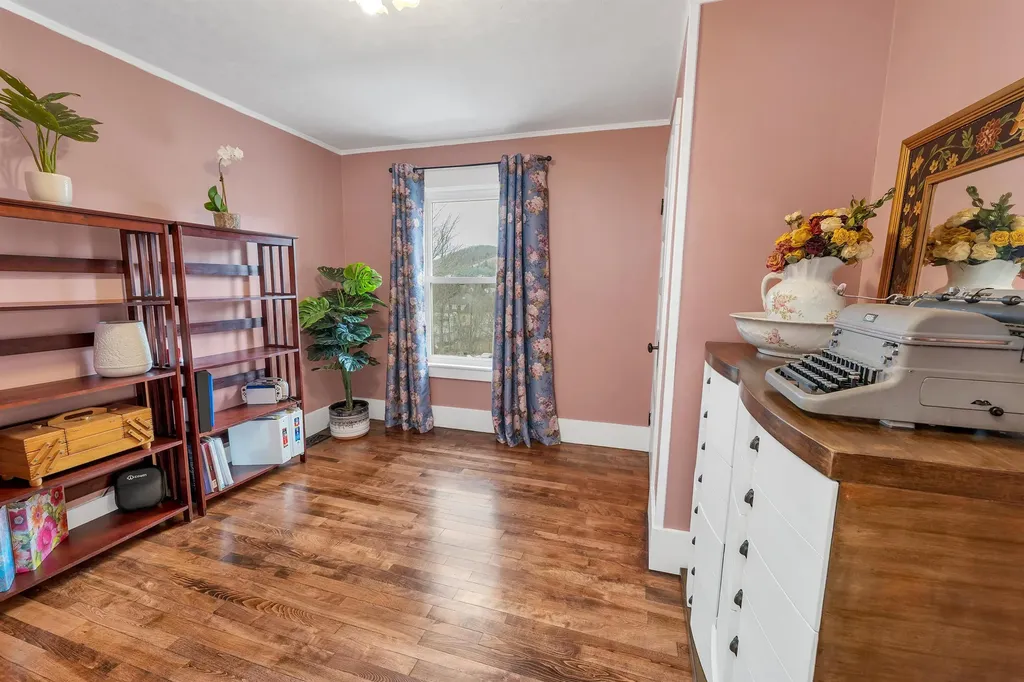 124 Pleasant Street Littleton NH 03561