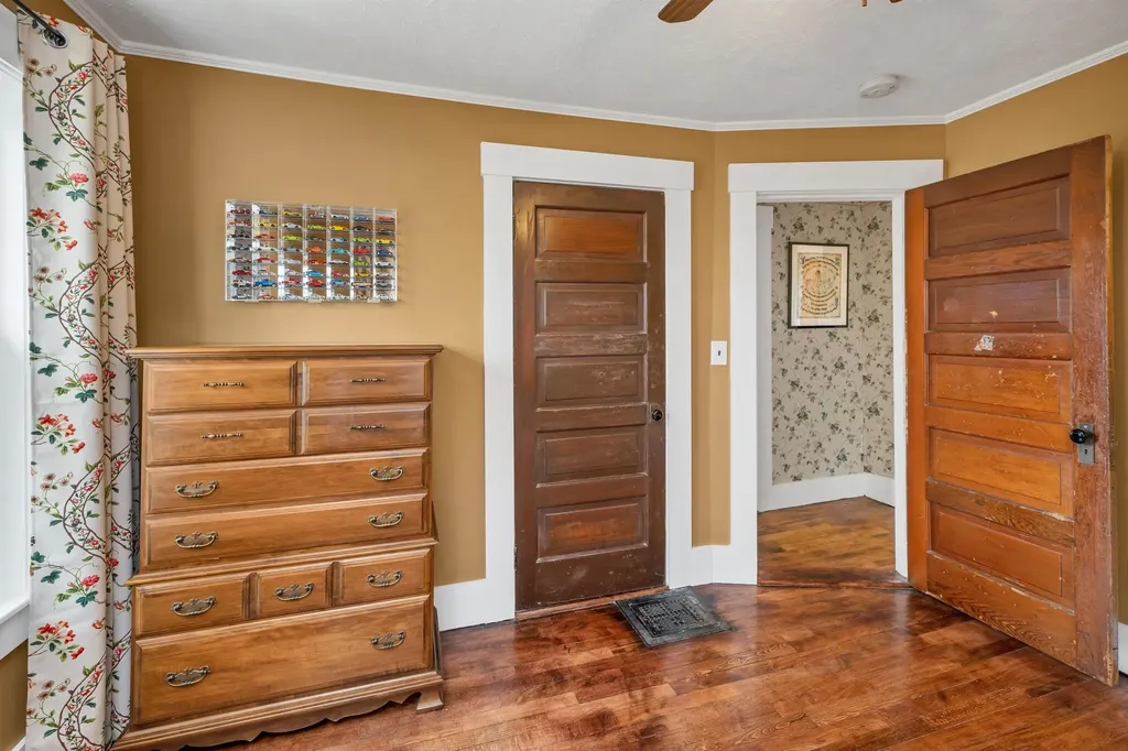 124 Pleasant Street Littleton NH 03561