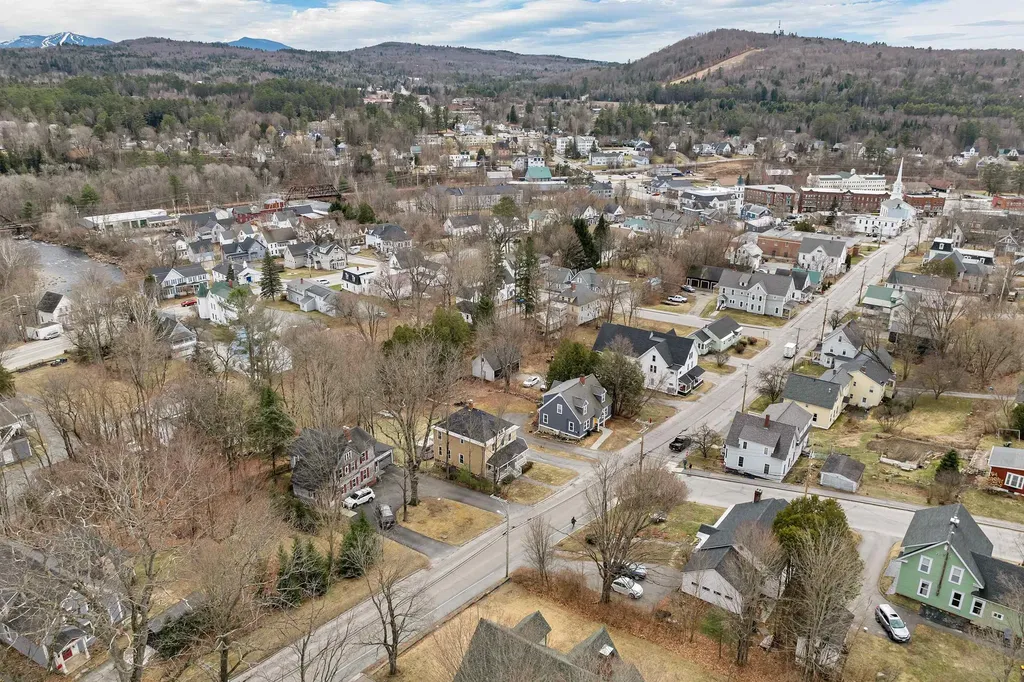 124 Pleasant Street Littleton NH 03561