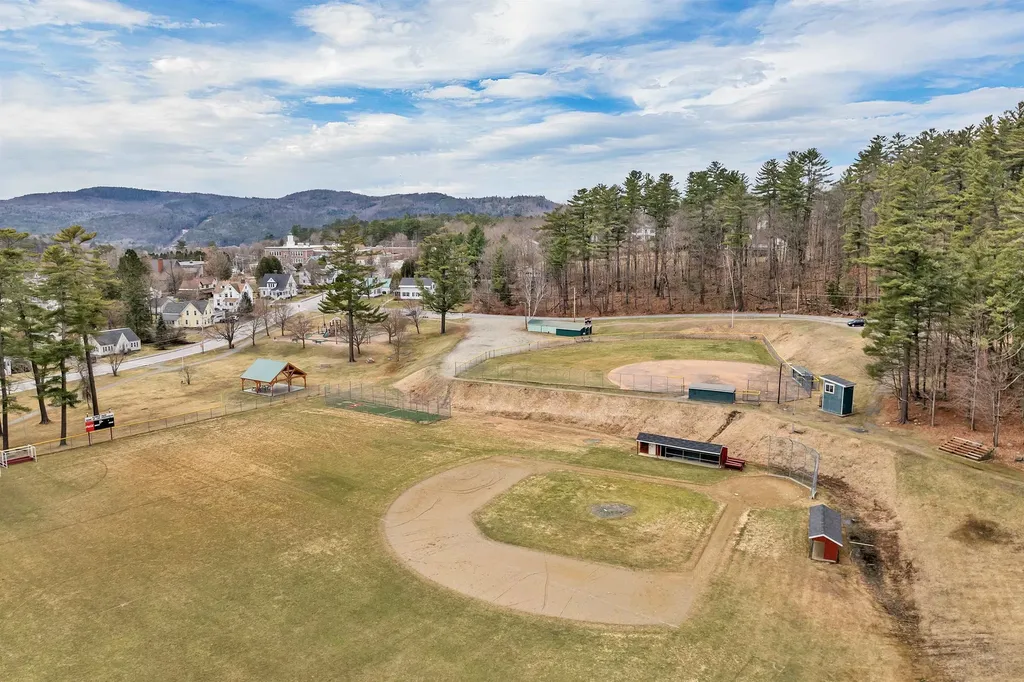 124 Pleasant Street Littleton NH 03561