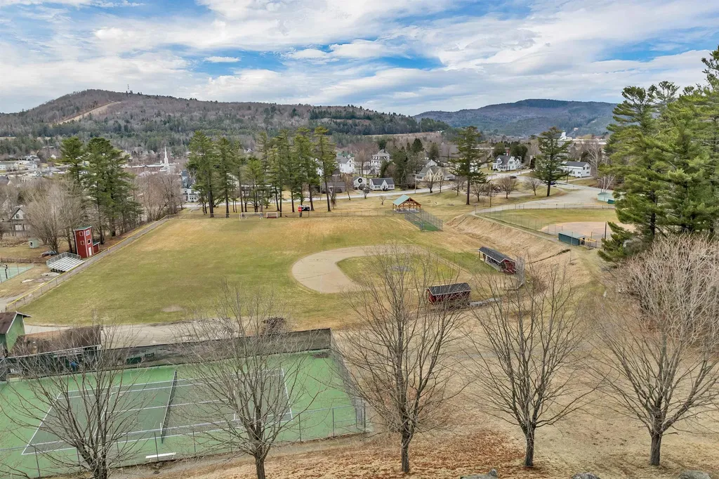 124 Pleasant Street Littleton NH 03561