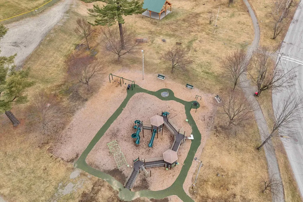 124 Pleasant Street Littleton NH 03561