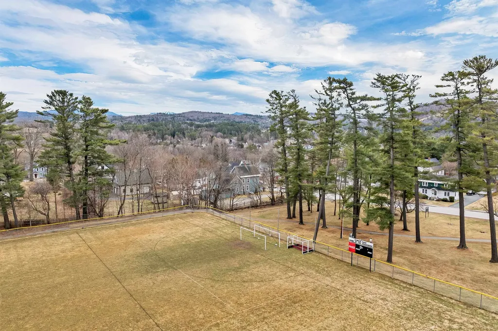 124 Pleasant Street Littleton NH 03561