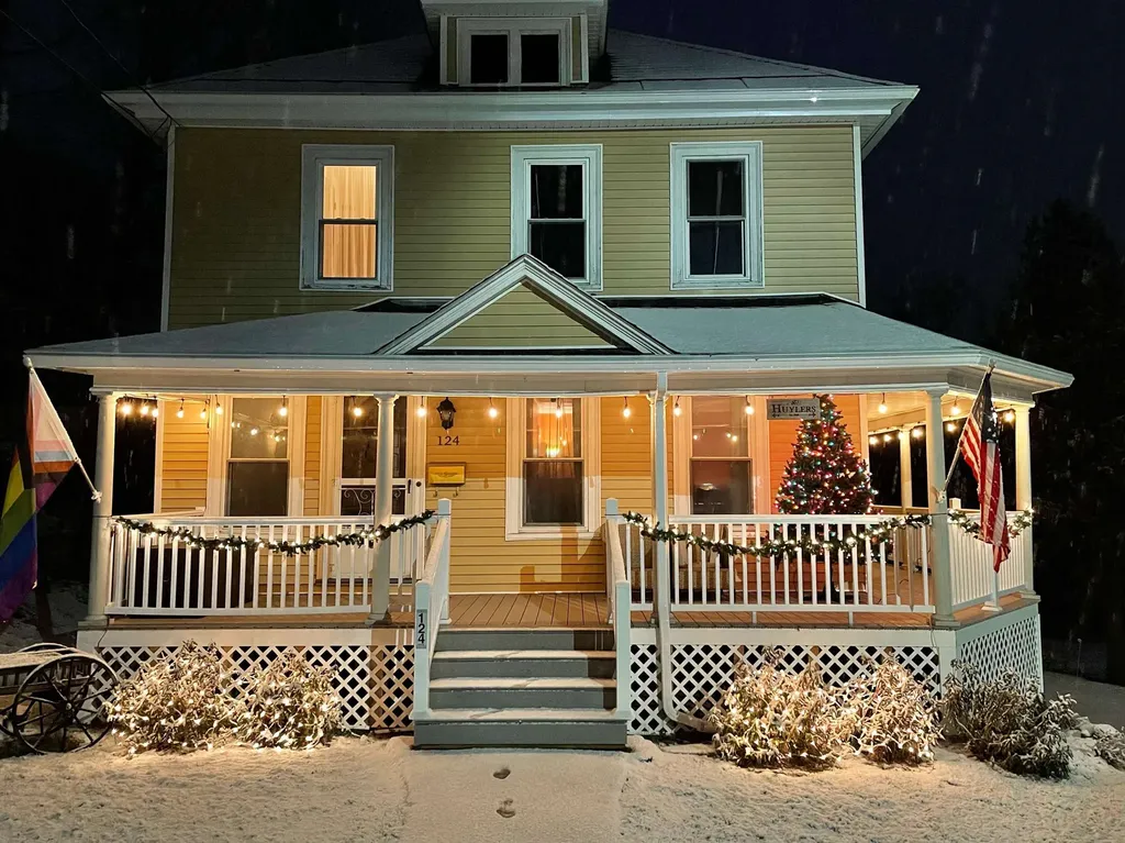 124 Pleasant Street Littleton NH 03561