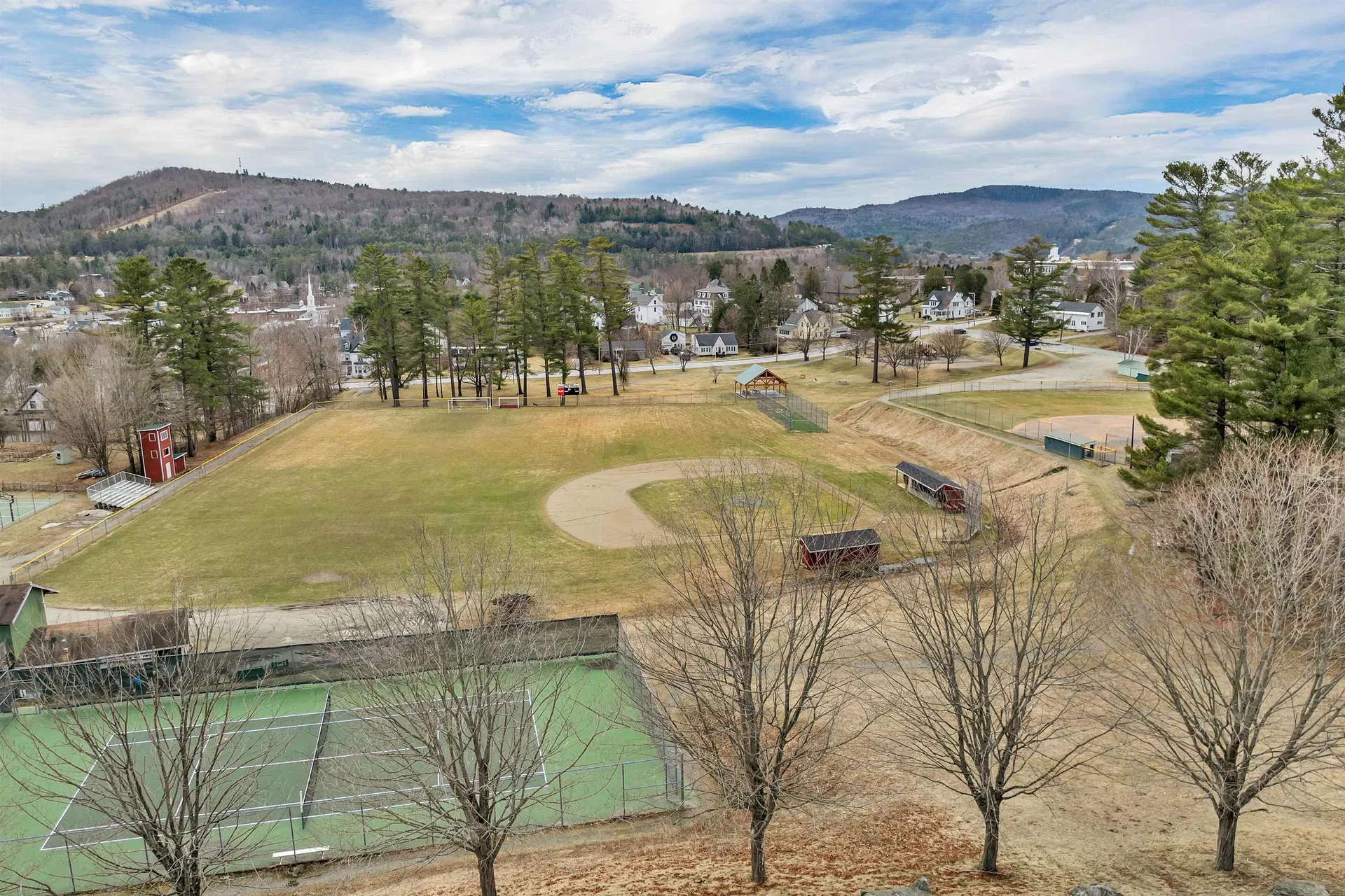 124 Pleasant Street Littleton NH 03561