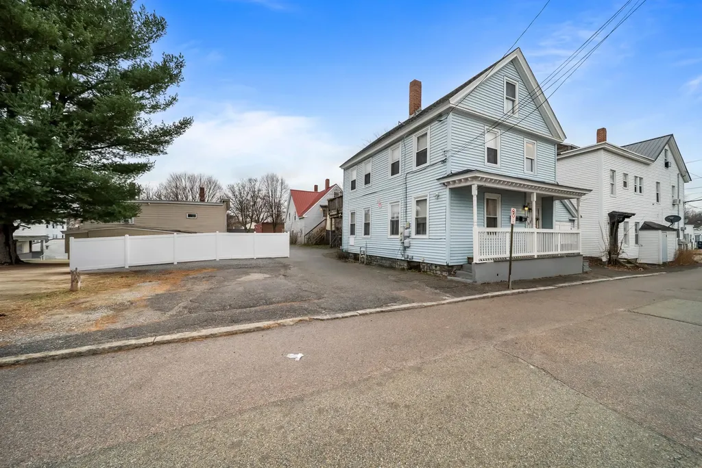 16 Ridge Street Nashua NH 03064