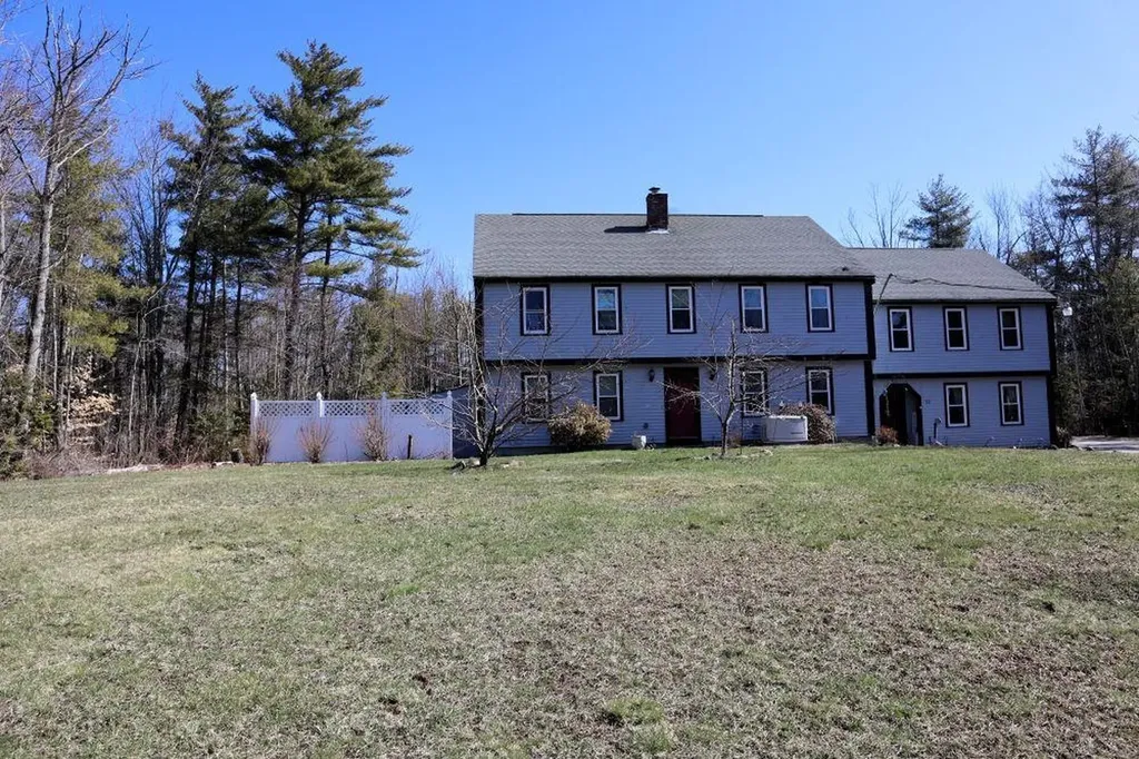 12 Woodside Lane Rochester NH 03867