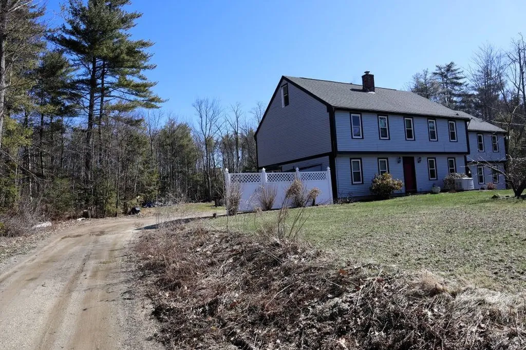 12 Woodside Lane Rochester NH 03867