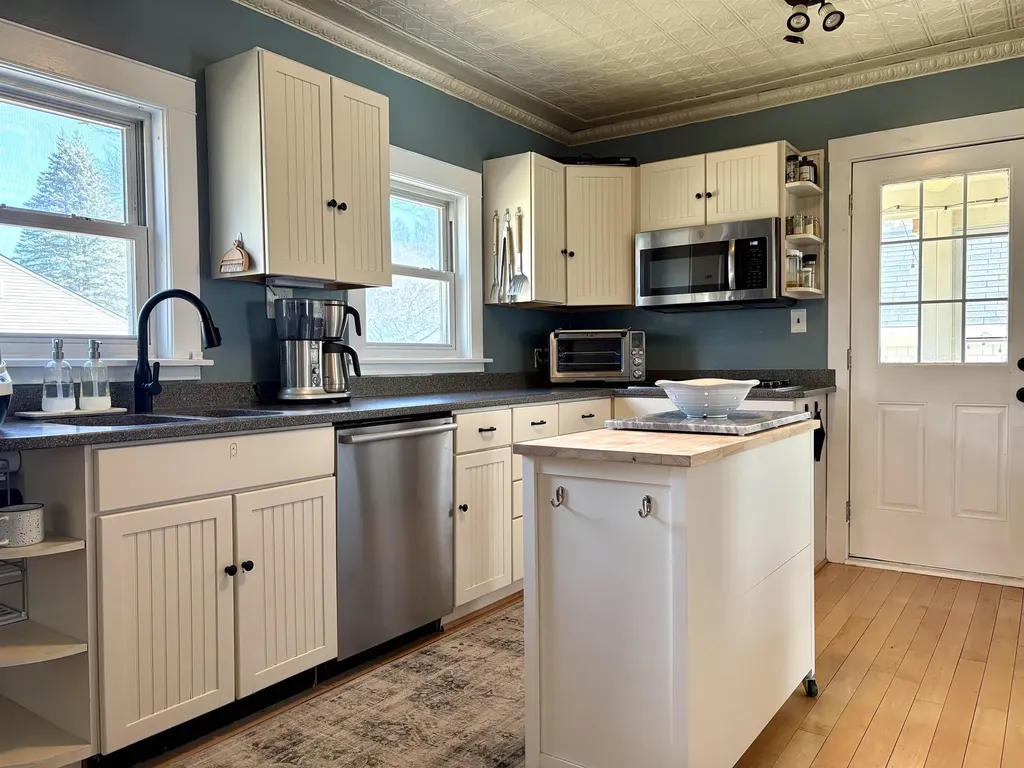 148 North Main Street Lebanon NH 03784