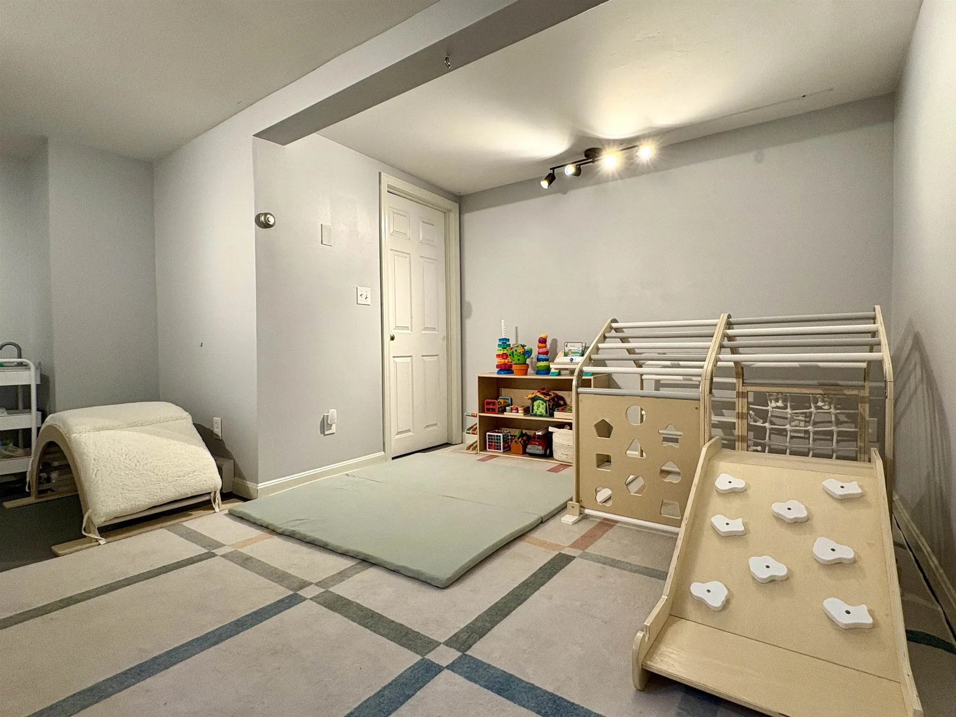 148 North Main Street Lebanon NH 03784