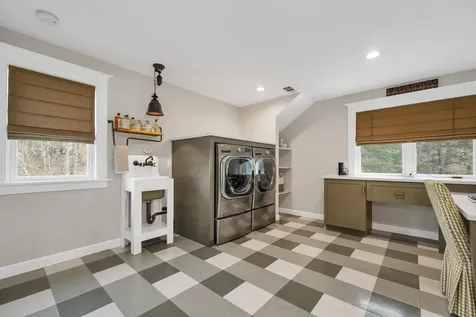 8 Veronica Drive Bedford NH 03110