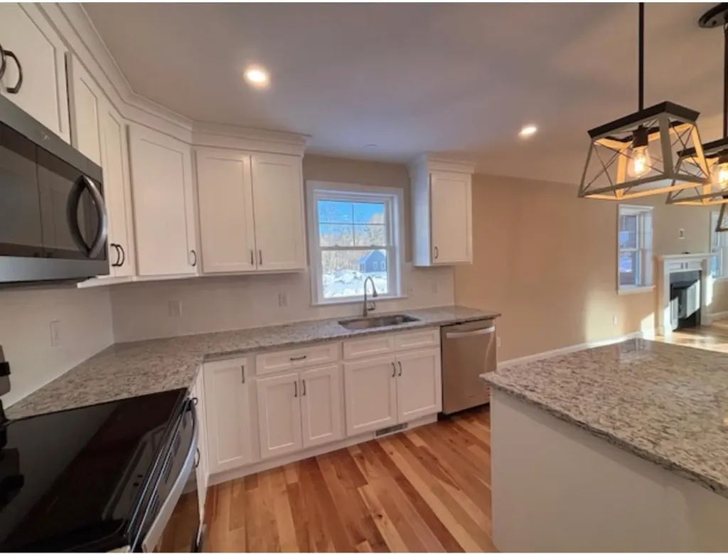 8 Taylor Circle Brentwood NH 03833