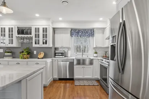 9 Robin Road Derry NH 03038