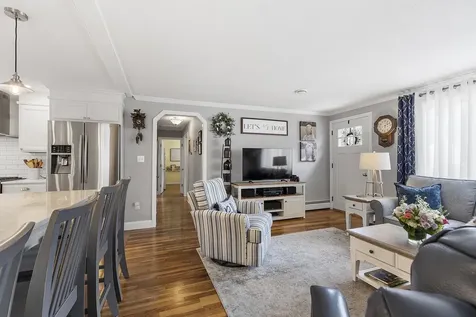 9 Robin Road Derry NH 03038