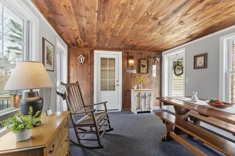 9 Robin Road Derry NH 03038