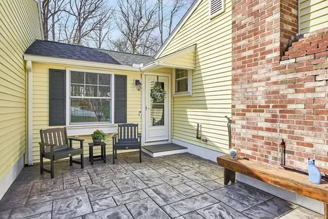 9 Robin Road Derry NH 03038