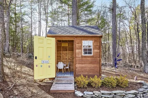 9 Robin Road Derry NH 03038