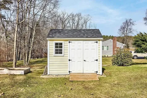 9 Robin Road Derry NH 03038