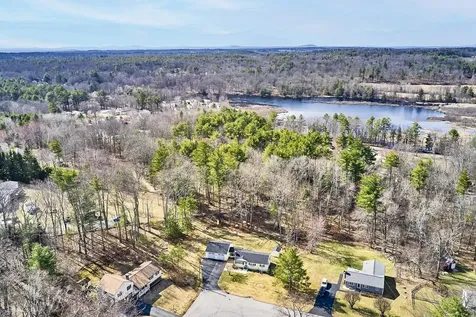 9 Robin Road Derry NH 03038