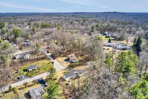 9 Robin Road Derry NH 03038