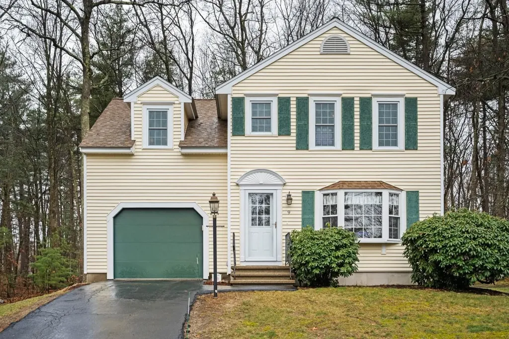 9 Dubonnet Lane Nashua NH 03062