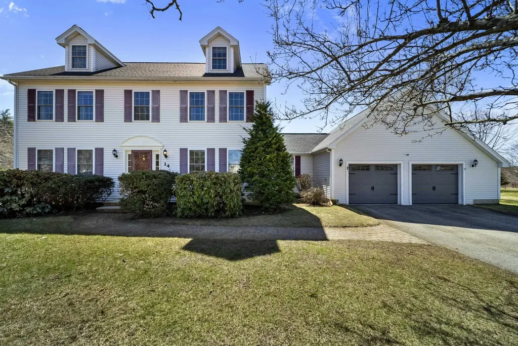 14 Gallant Drive Brentwood NH 03833