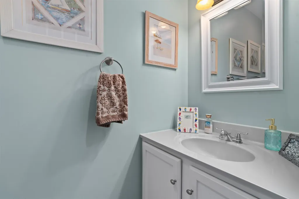 12 Thornhill Road Stratham NH 03885