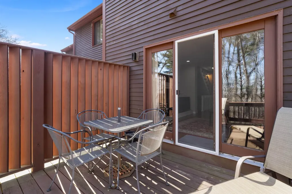 12 Thornhill Road Stratham NH 03885