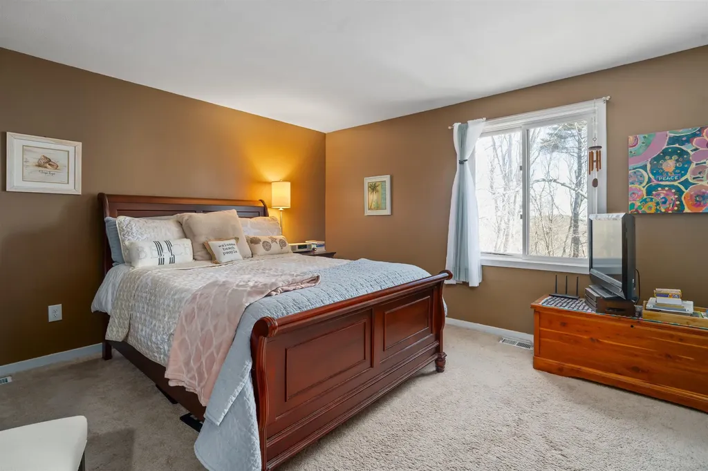 12 Thornhill Road Stratham NH 03885