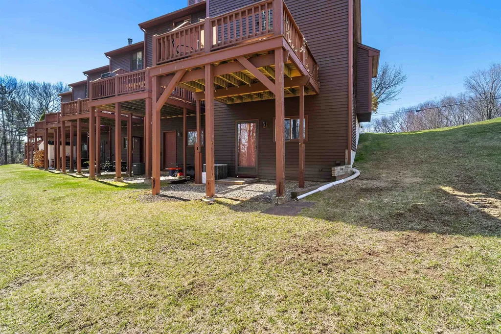 12 Thornhill Road Stratham NH 03885