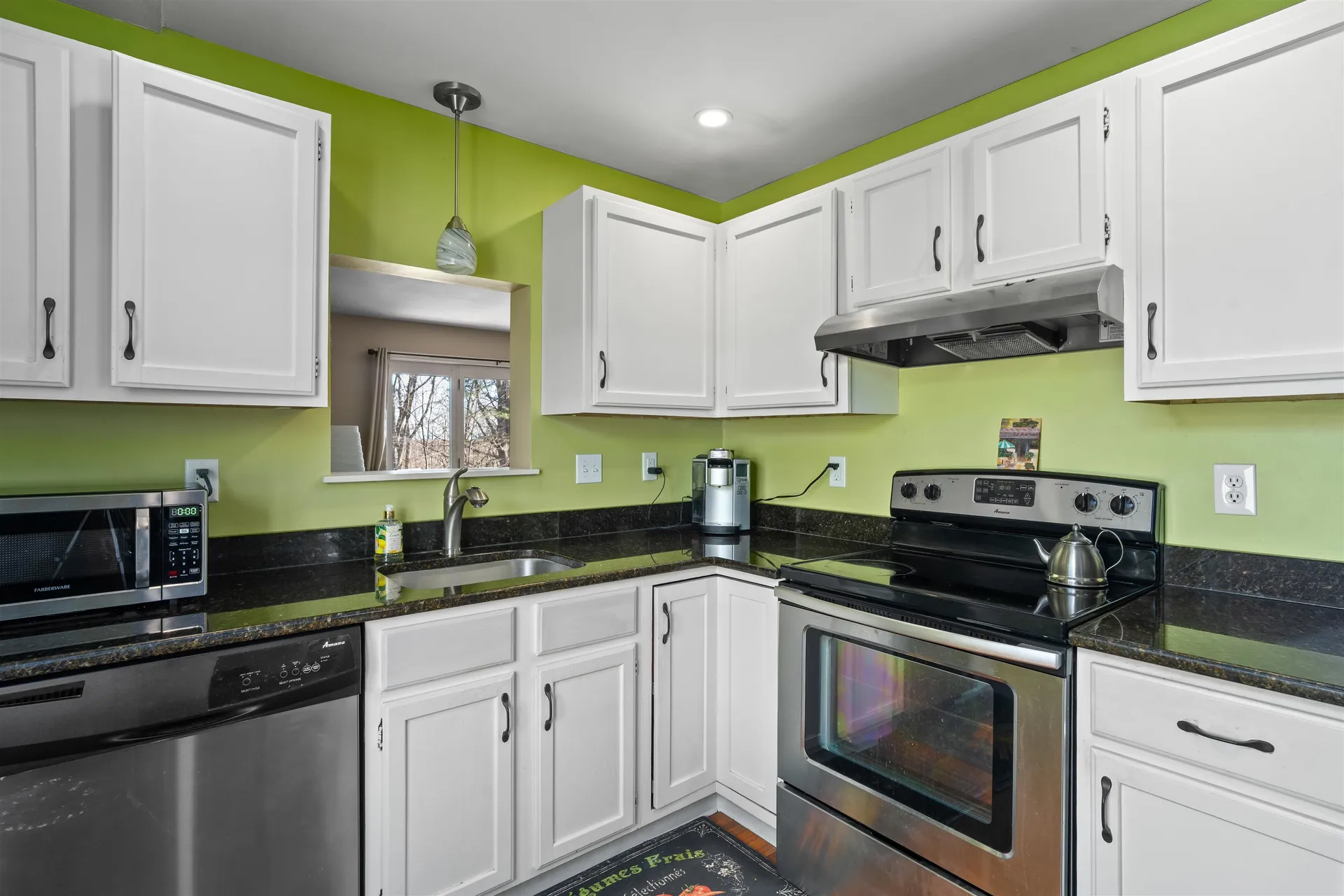 12 Thornhill Road Stratham NH 03885