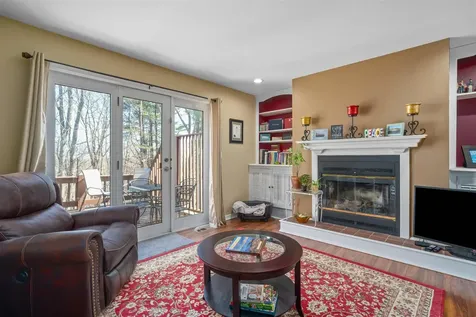 12 Thornhill Road Stratham NH 03885