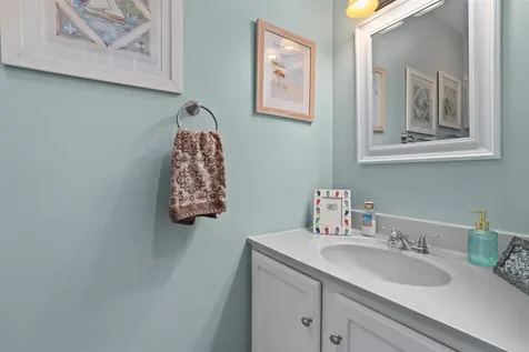 12 Thornhill Road Stratham NH 03885