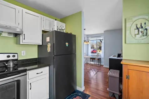 12 Thornhill Road Stratham NH 03885