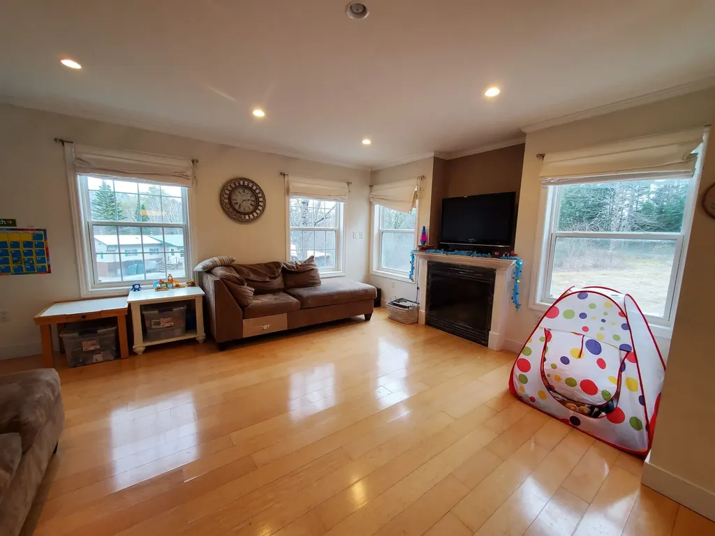 10 Dyer Lane Canaan NH 03741