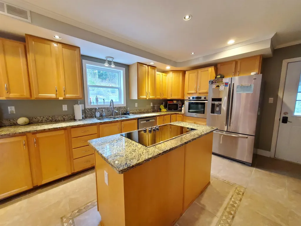 10 Dyer Lane Canaan NH 03741